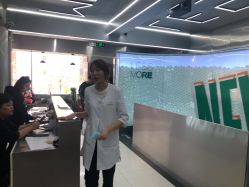 -LESSMORE科技头皮理容中心