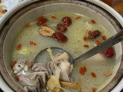 猪肚鸡煲-大富蚝乌东哥饭店·石锅鱼杂·柠檬鸭(革新路店)