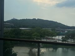 -上海佘山世茂艾美酒店