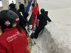 -乔波室内滑雪场