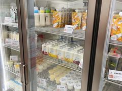 面包甜点陈列柜-白色日记·手作酸奶(麦凯乐店)