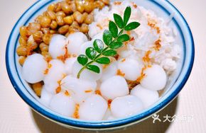 Sweet Rice Balls in Fermented Rice Wine with Osmanthus