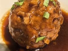 鸭蛋黄狮子头-梅飞酒家(桑园路店)