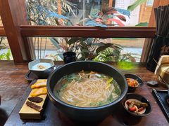-银米·云南传统过桥米线(双廊黑金冠店)