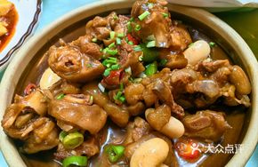 Stewed Pig Trotter with Kidney Beans