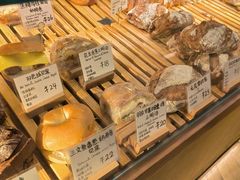 -天井·丑面包搭咖啡