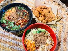 -爆炸头阿姨小四川正宗川味小吃(无任何分店)
