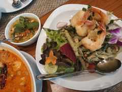 -Chom Cafe and Restaurant