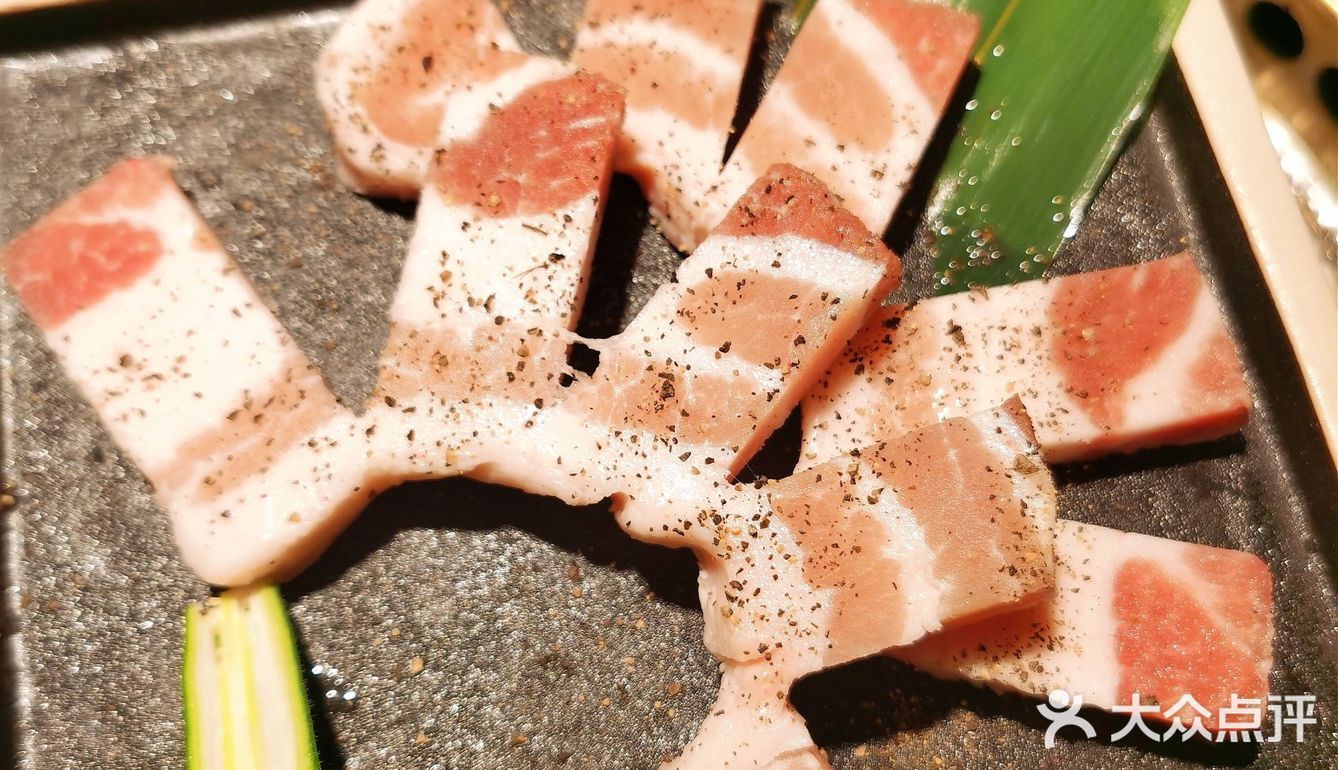 这家地下烤肉店还不错哟