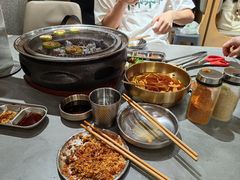 -围炉肉舍•炭烤活鳗•丹东海鲜烤肉(步行街店)