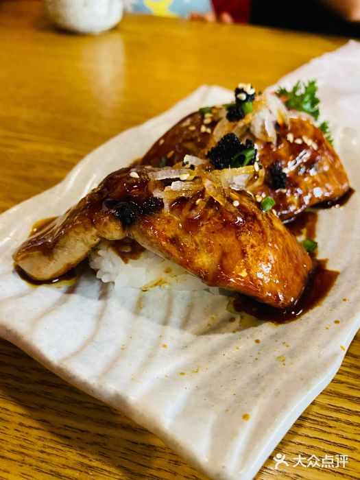 魟阳日式料理(香积寺路店)鹅肝手握图片