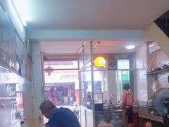 -松树干拌面店