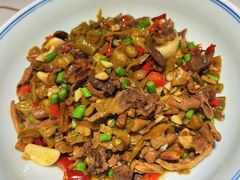 -阿瓦山寨·湘菜现炒·剁椒鱼头王(咸阳总店)