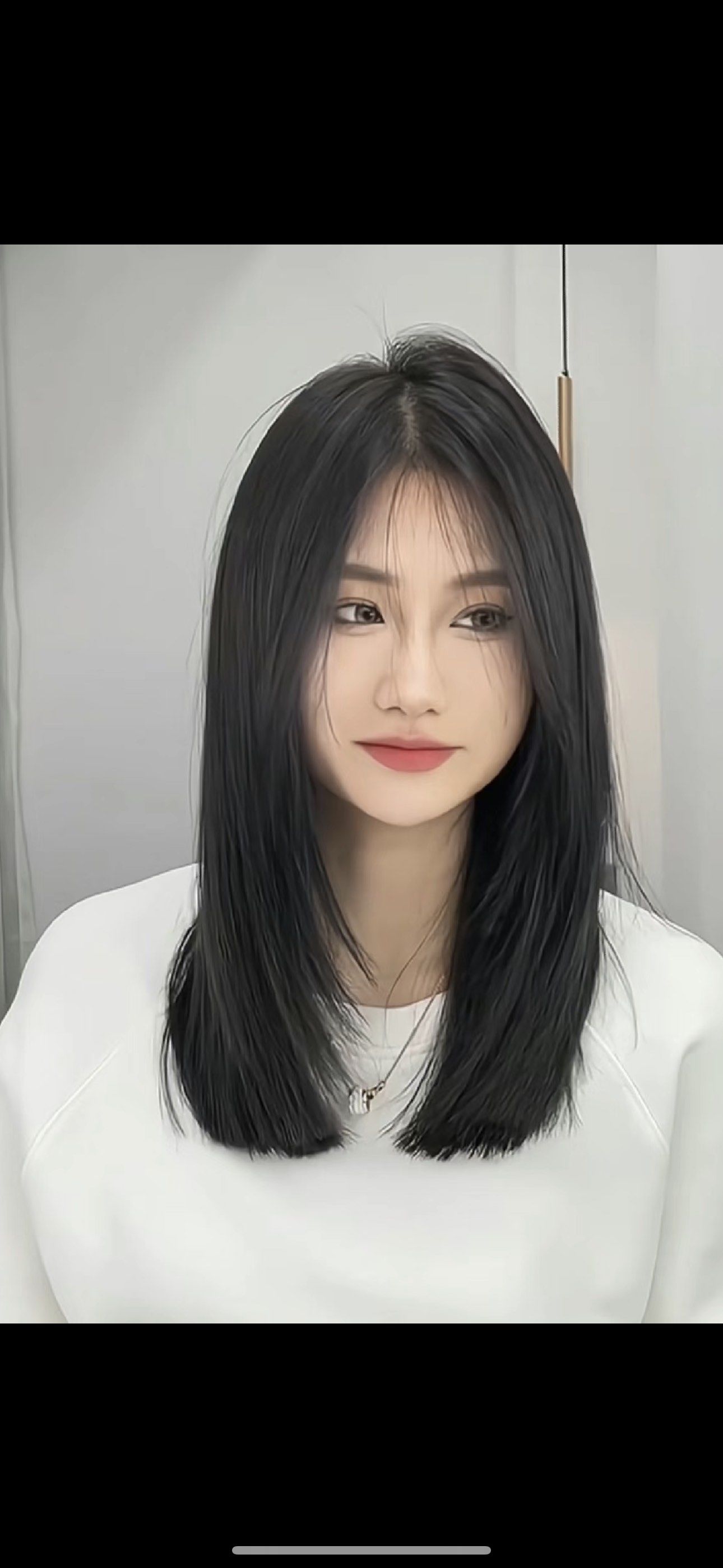 高层次中发|中长发 高层次发型是修饰脸型头型 和发际线的,层次制造