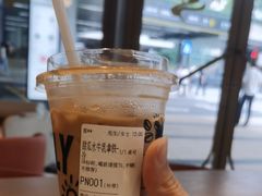 甜瓜水牛乳拿铁-LAVAZZA拉瓦萨咖啡(中航城君尚购物中心店)