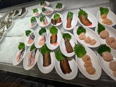 -雍容荟帝王蟹活龙虾展台自助(IFS黑金店)