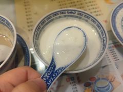 -广信牛奶甜品世家(台东店)