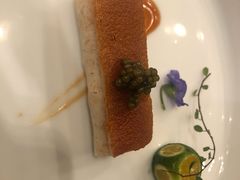 鱼子酱配脆皮烤乳猪-广州文华东方酒店·江-由辉师傅主理