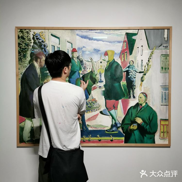 “逐梦”——创造出梦境与现实间的交错感