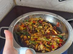 -泡山椒干锅肥肠鸡