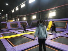 -嘿哟动霸CHUA·新潮玩运动娱乐中心·蹦床滑冰团建乐园