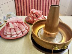-洞庭洲·防空洞火锅·烧烤·铜锅涮肉(新百广场店)