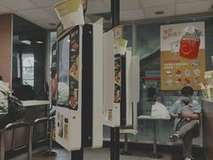 门面-麦当劳(轻轨曹杨路店)