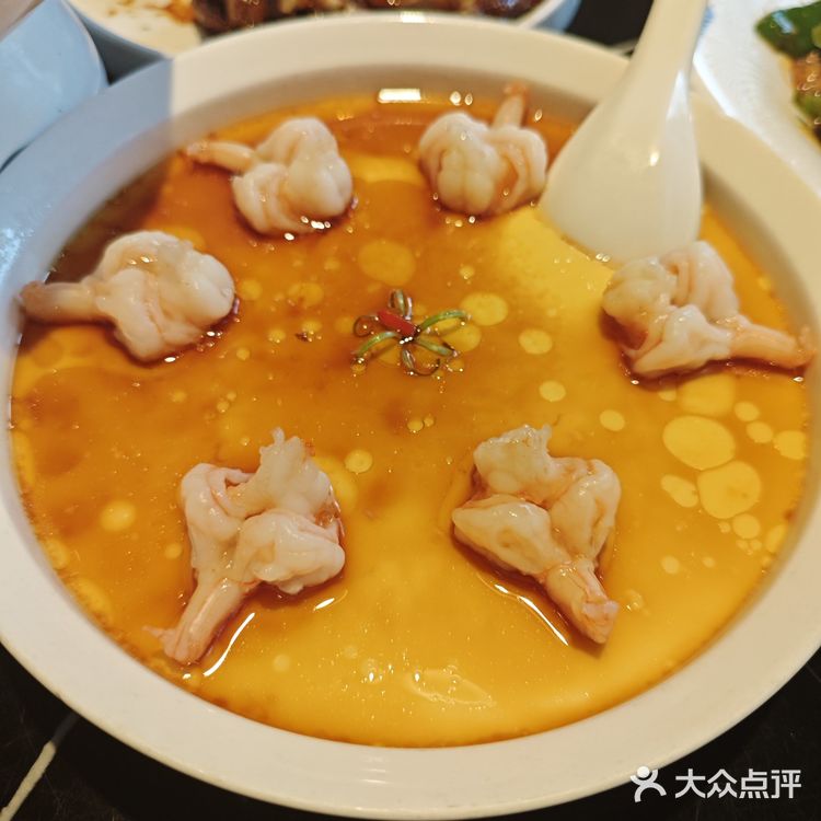 鸭油很香，酸菜鱼的酸菜挺好吃的，这个客家菜