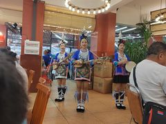 -刘姐啤酒鱼民族演艺餐厅(西街总店)