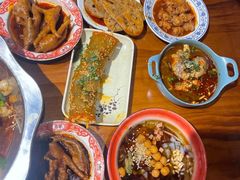 -爆炸头阿姨小四川正宗川味小吃(无任何分店)