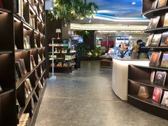-钟书阁(群光广场店)