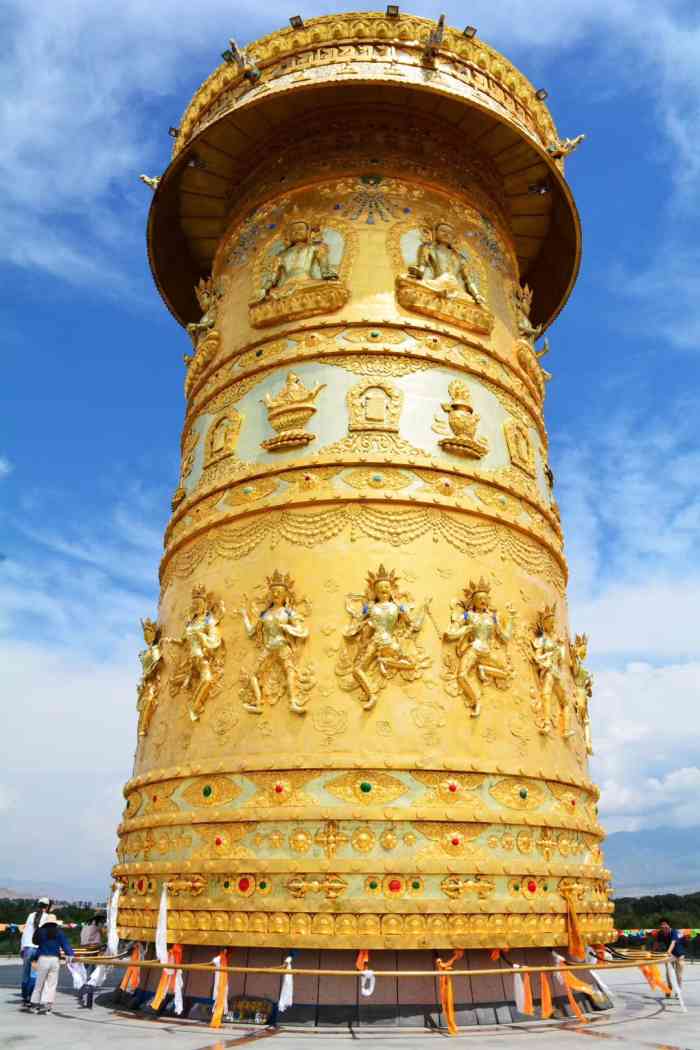 贵德黄河梨花小镇