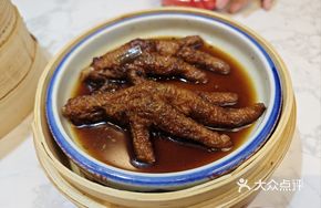 Steamed Chicken Feet in Bamboo Steamer