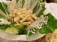 -霄汉牛三鲜湖北砂锅菜(万松园2店)