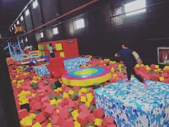 -嘿哟动霸CHUA·新潮玩运动娱乐中心·蹦床滑冰团建乐园