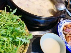 -大匠工房古船木艺术餐厅·猪肚鸡专门店(长白仙岛店)