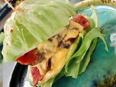 双层牛肉生菜汉堡包-The Rug Cafe(王府中环店)