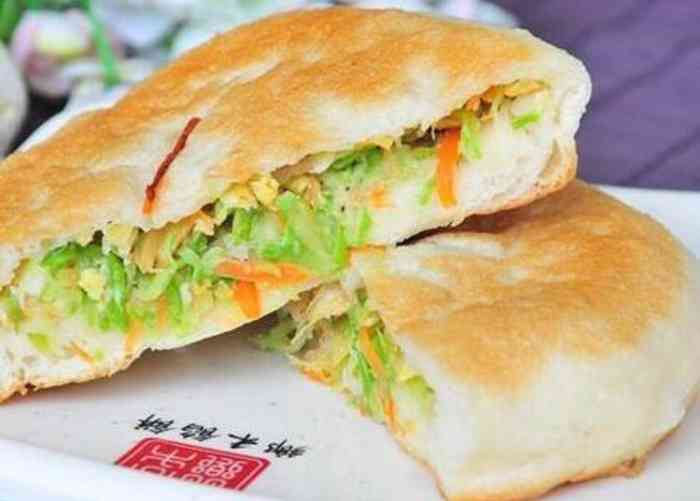 乡禾馅饼(彩石店)-"济南市历城区彩石村还挺繁华,街上很多饭店.