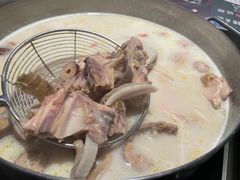 -尚尚仙·酸汤猪手·猪肚鸡火锅(华联万柳购物中心店)