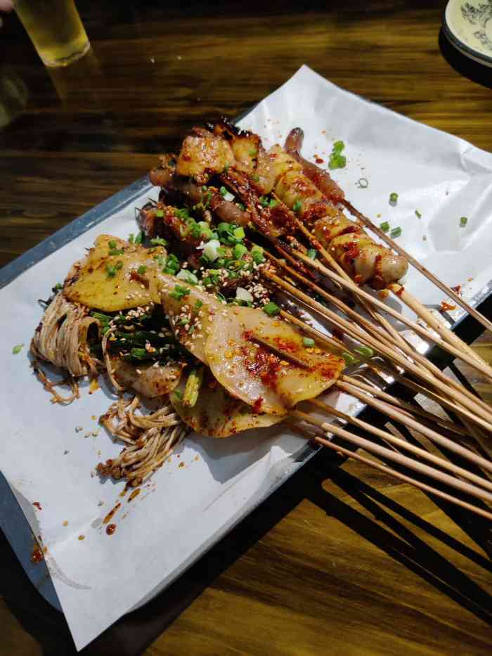 看了人生一串去乐山的时候专门去打卡了这家月牙山烧烤整体来说还是