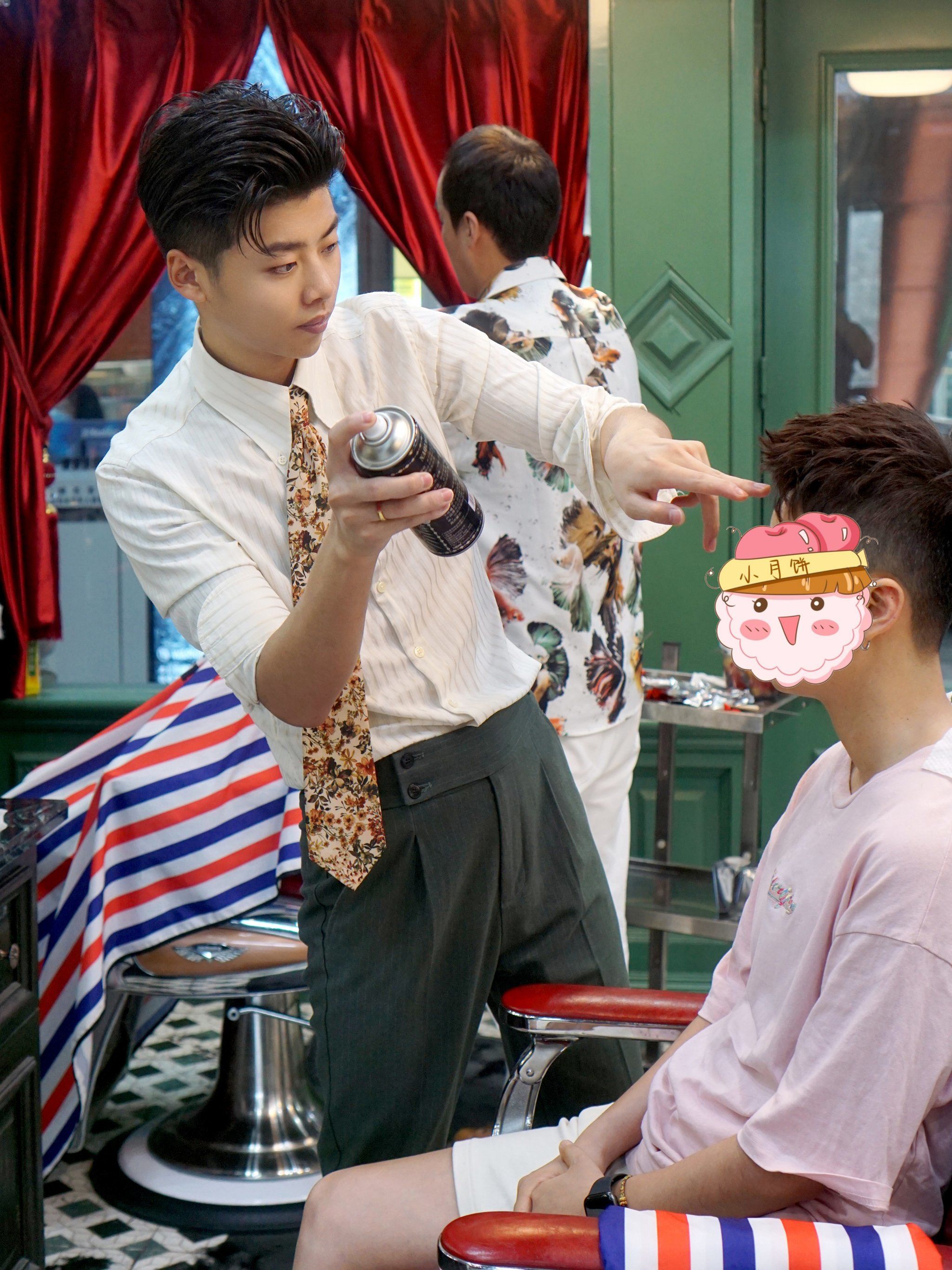 只有我觉得这个理发师长得像刘昊然吗?