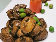 青豆和蘑菇-尘香•传统川菜(创汇首座店)