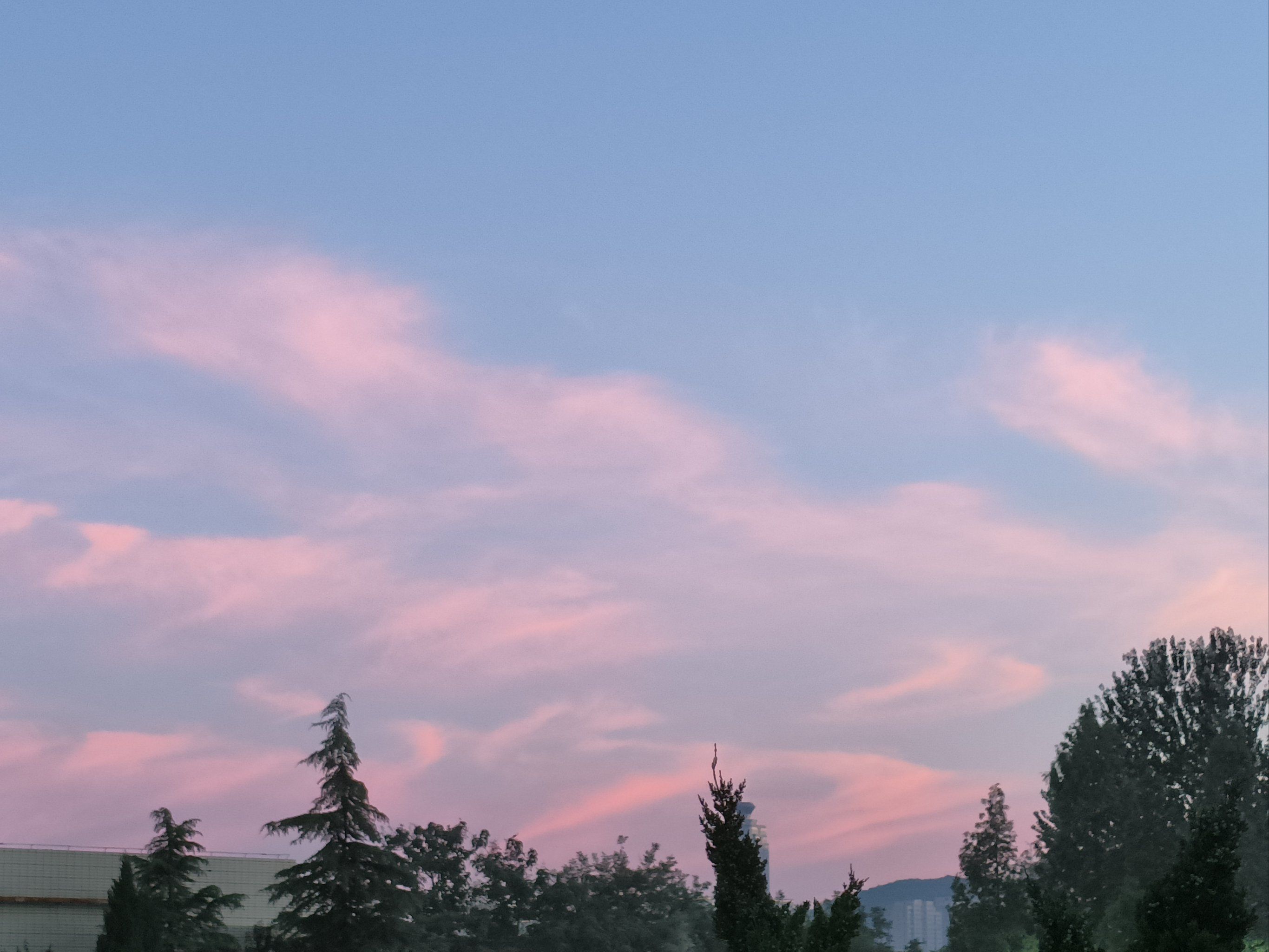 傍晚的天空色彩斑斓