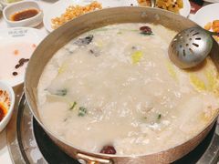 -洪氏嗨捞·广东猪肚鸡·椰子鸡火锅(西咸万象城店)