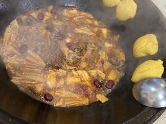 -三江鱼东北特色铁锅炖(骆驼店)