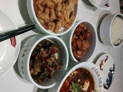 -渝是乎酸菜鱼·川渝小炒(新世界百货望京店)