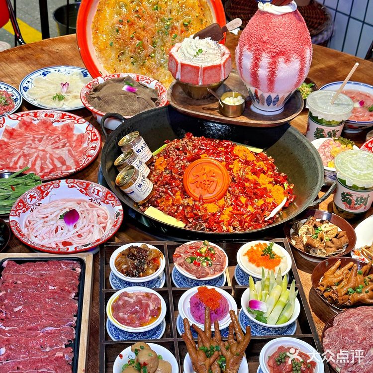 真别说,这家火锅店光是甜品就太吸引人了