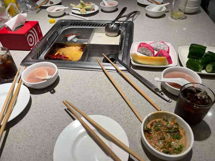 海底捞火锅(伟东乐客城店)-"[服务铃]服务:这次坐的位置可能有点偏.