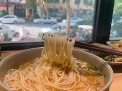 -亮亮面馆(经六路店)