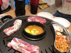 -江南猪肉商会无限续吃(弘大店)